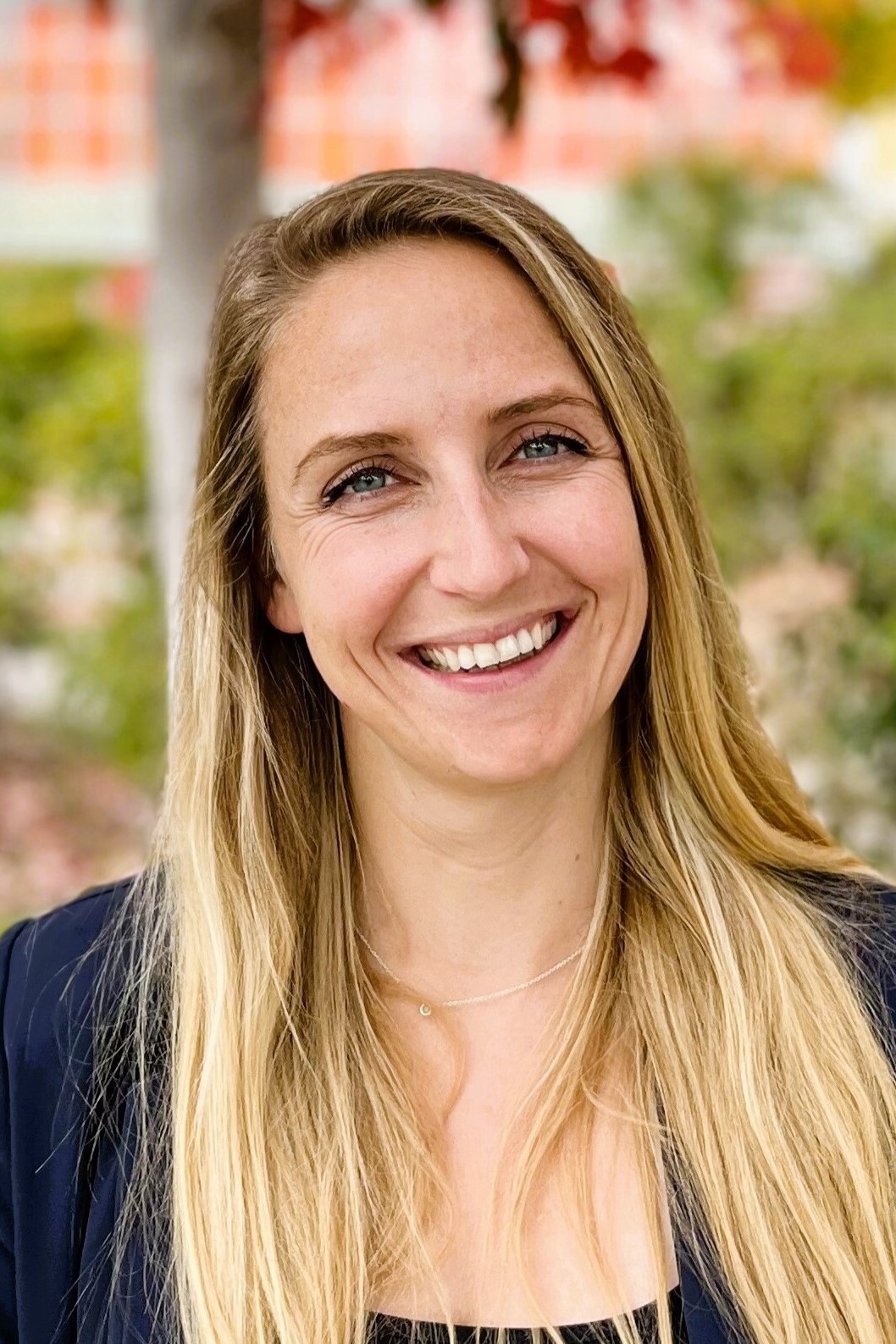 Dr. Renske Lok